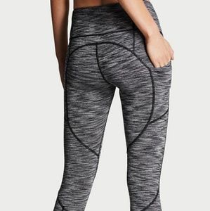 Victoria's Secret knockout capri